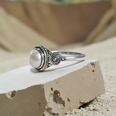 Bague Isen Perle – Intuition, Douceur & Féminin Sacré