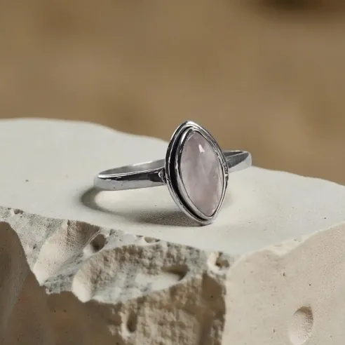 Bague Marquise Quartz Rose – Tendresse & Énergie du Cœur