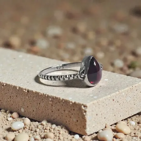 Bague Naïra Grenat – Énergie Vitale & Ancrage Émotionnel