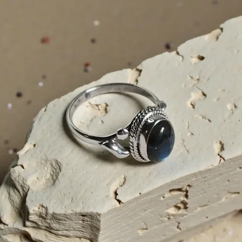 Bague Arda Labradorite – Élégance Intuitive & Protection Subtil
