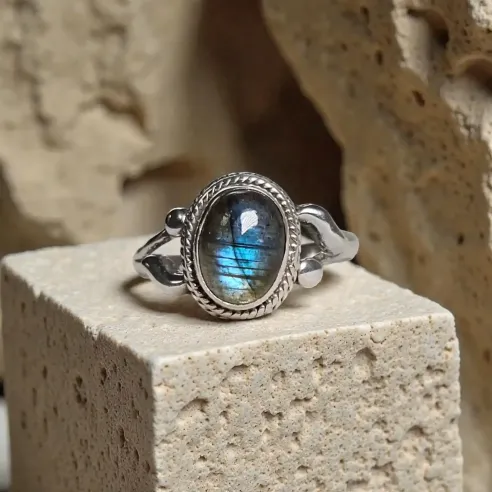 Bague Arda Labradorite – Élégance Intuitive & Protection Subtil