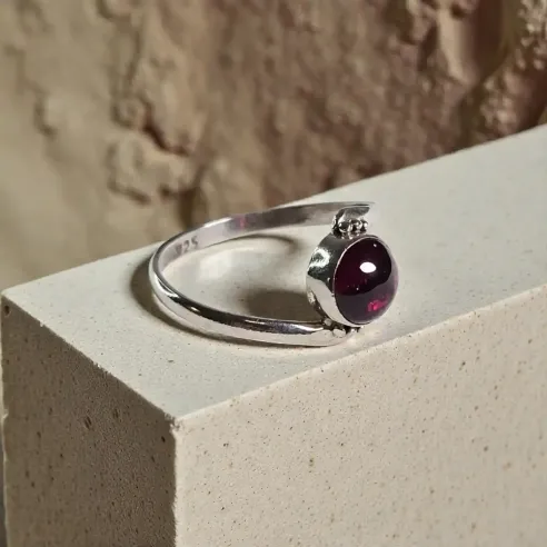 Bague Cleo Grenat – Énergie Vitale & Ancrage du Cœur