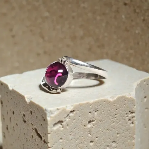 Bague Cleo Grenat – Énergie Vitale & Ancrage du Cœur