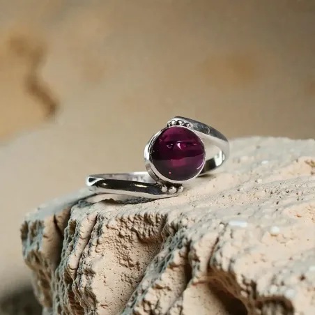 Bague Cleo Grenat – Énergie Vitale & Ancrage du Cœur