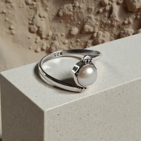 Bague Cleo Perle – Intuition, Douceur & Féminin Sacré