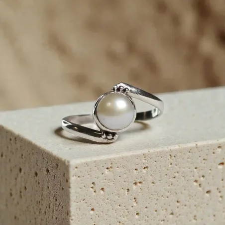 Bague Cleo Perle – Intuition, Douceur & Féminin Sacré