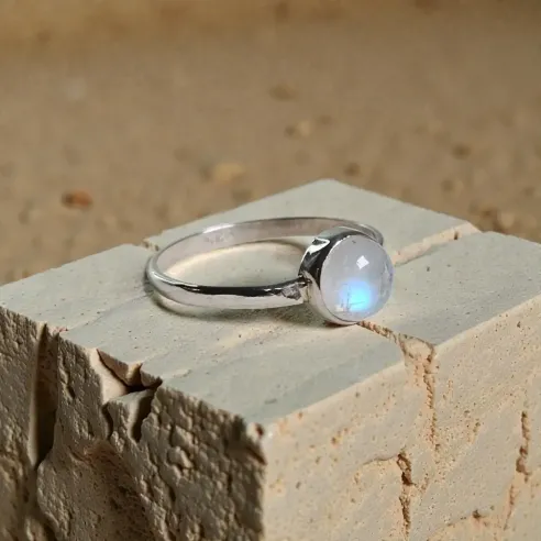 Bague Evy Pierre de Lune – Intuition & Féminin Sacré