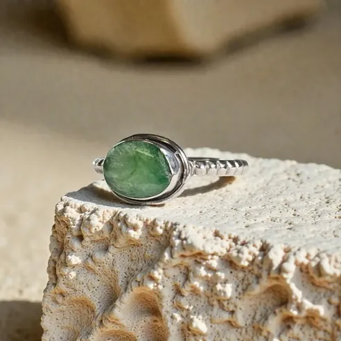 Bague Leonie Émeraude – Cœur Ouvert, Amour & Renouveau