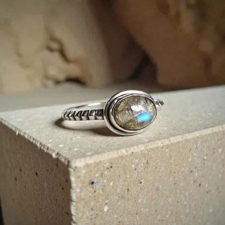 Bague Leonie Labradorite – Intuition, Protection & Clarté
