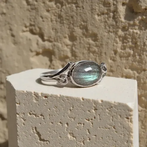 Bague Lily Labradorite – Intuition & Bouclier Protecteur