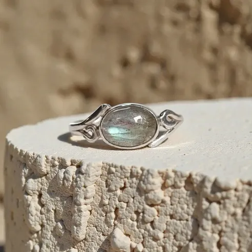 Bague Lily Labradorite – Intuition & Bouclier Protecteur