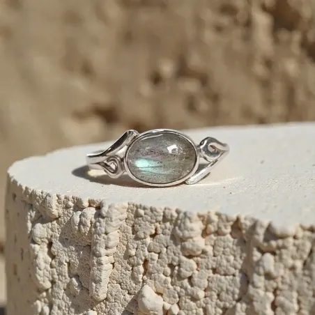 Bague Lily Labradorite – Intuition & Bouclier Protecteur