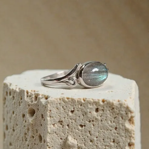 Bague Lily Labradorite – Intuition & Bouclier Protecteur