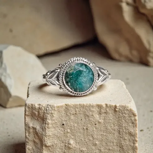Bague Mirelda Émeraude – Harmonie du Cœur & Esprit Végétal