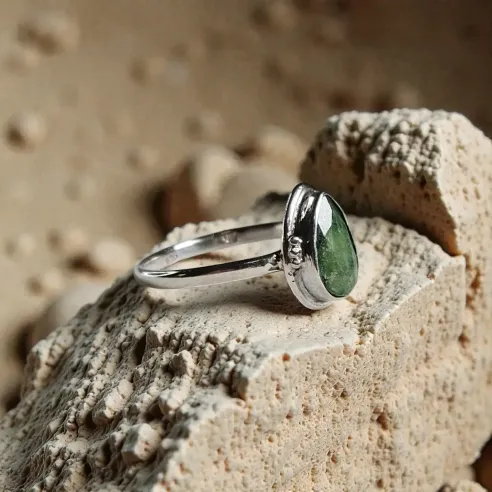 Bague Miriel Émeraude – Cœur Ouvert, Amour & Renouveau