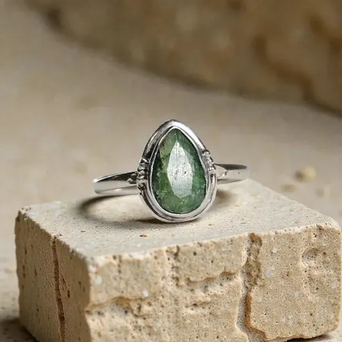 Bague Miriel Émeraude – Cœur Ouvert, Amour & Renouveau