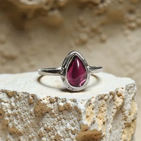 Bague Miriel Grenat – Vitalité & Stabilité Émotionnelle