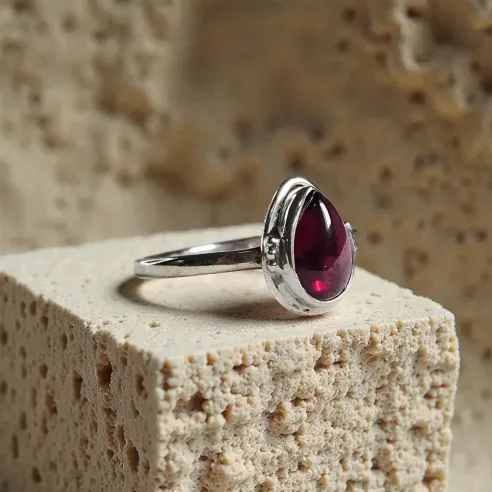 Bague Miriel Grenat – Vitalité & Stabilité Émotionnelle