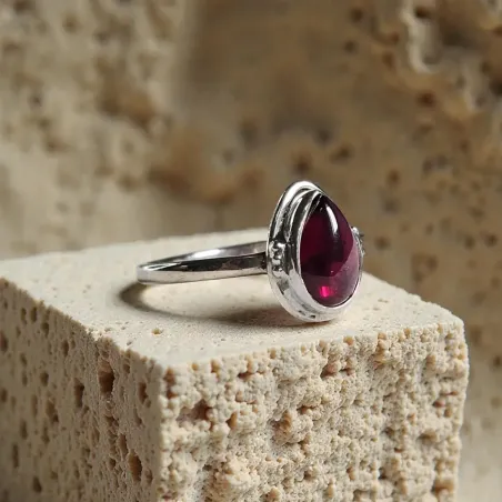 Bague Miriel Grenat – Vitalité & Stabilité Émotionnelle