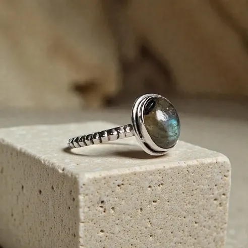 Bague Nelys Labradorite – Intuition, Protection & Clarté