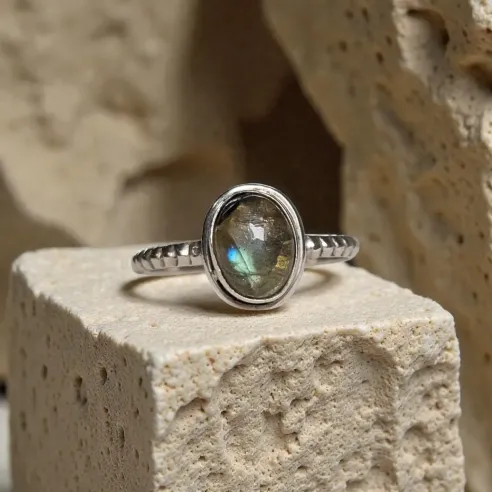 Bague Nelys Labradorite – Intuition, Protection & Clarté