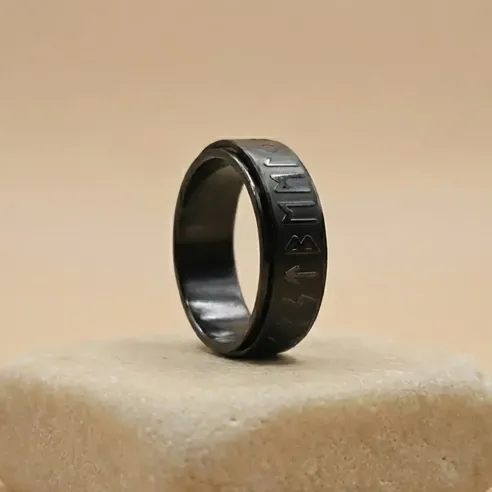 Bague Runique noire Rotative – Sagesse et protection nordique