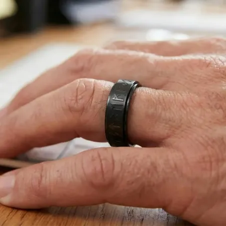 Bague Runique noire Rotative – Sagesse et protection nordique