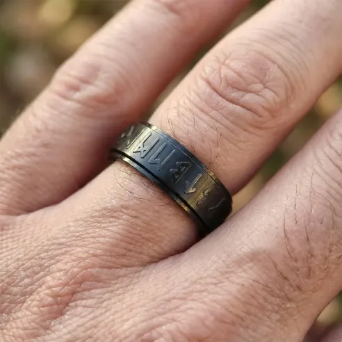 Bague Runique noire Rotative – Sagesse et protection nordique