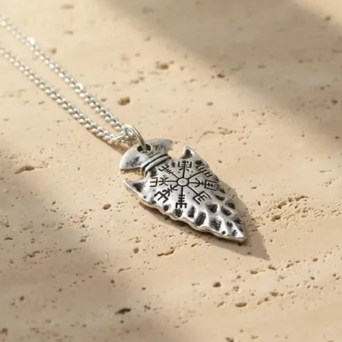 Collier Viking Rune Flèche - force et résilience