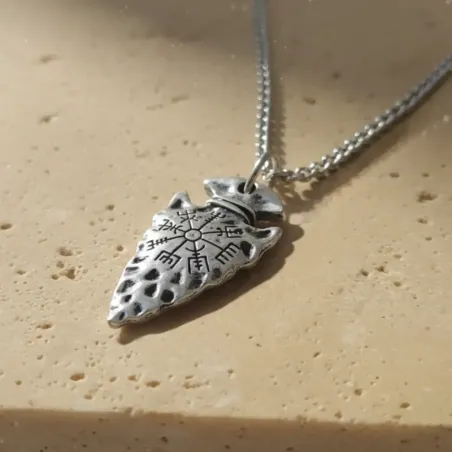 Collier Viking Rune Flèche - force et résilience