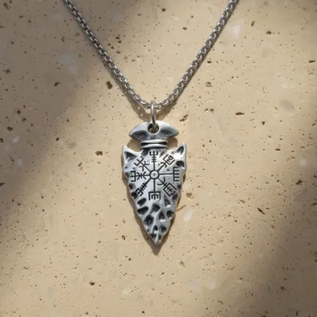 Collier Viking Rune Flèche - force et résilience