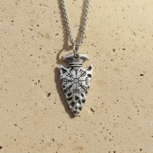Collier Viking Rune Flèche - force et résilience