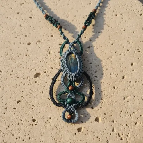 Collier macramé petite labradorite – Talisman de protection artisanal