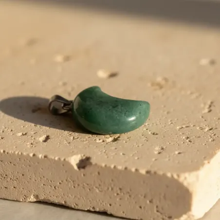Pendentif Aventurine verte lune – Équilibre émotionnel & chance