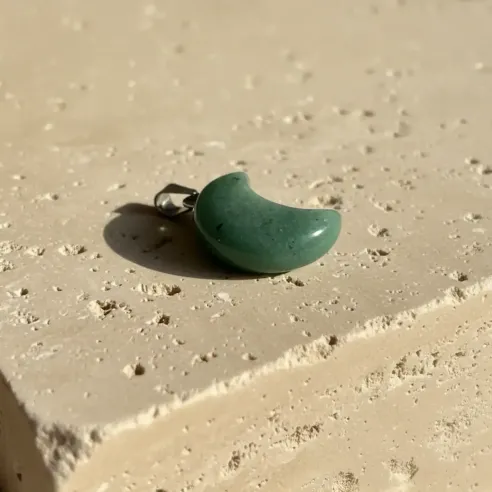 Pendentif Aventurine verte lune – Équilibre émotionnel & chance