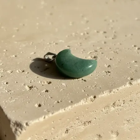 Pendentif Aventurine verte lune – Équilibre émotionnel & chance