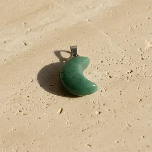 Pendentif Aventurine verte lune – Équilibre émotionnel & chance