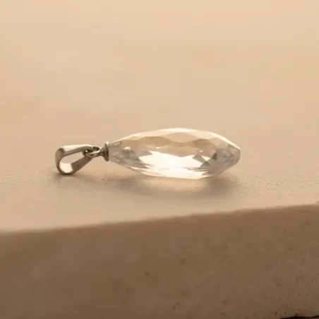 Pendentif Cristal de Roche Facetté – Clarté & Purification