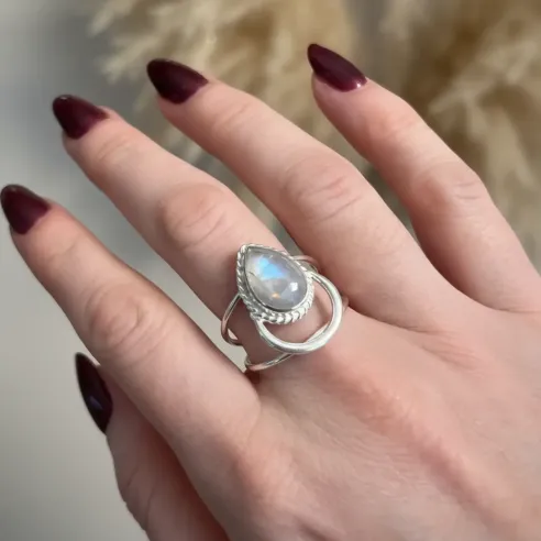 Bague Luna en Pierre de Lune – Lune & Pierre de Lune