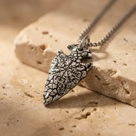 Collier Rune Viking – Pointe de Flèche & Vegvísir Gravé
