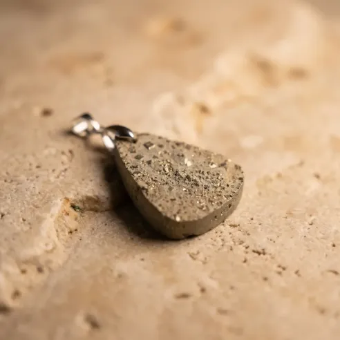 Pendentif Pyrite Drusy Miraël – Clarté & Protection Solaire