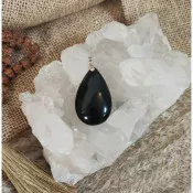 Pendentif pierre polie